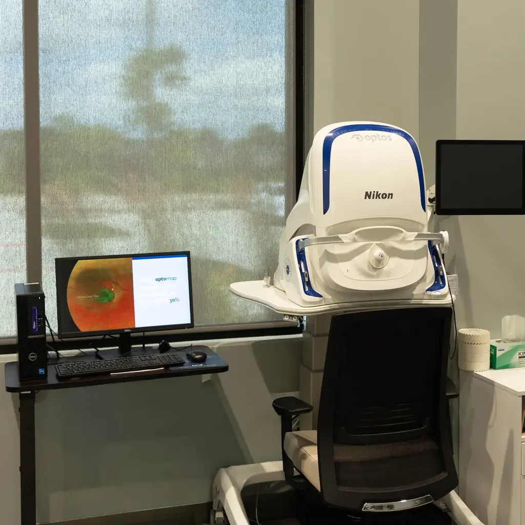 Retinal imaging station displaying a widefield retinal scan